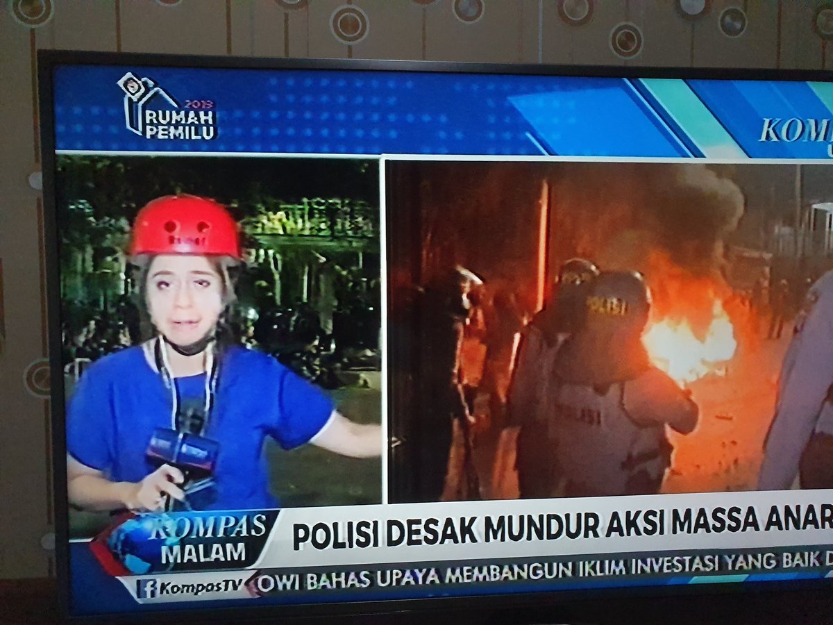 Reporter Kompas TV : 
"Saya menyaksikan sendiri secara tiba2 ada kumpulan Massa yang datang menyerang aparat, membakar dan merusak fasilitas umum"

Statement Ini membuktikan selaras dengan rekaman satpam yang dibayar Rp 40 ribu utk mengaku jadi pelajar tadi