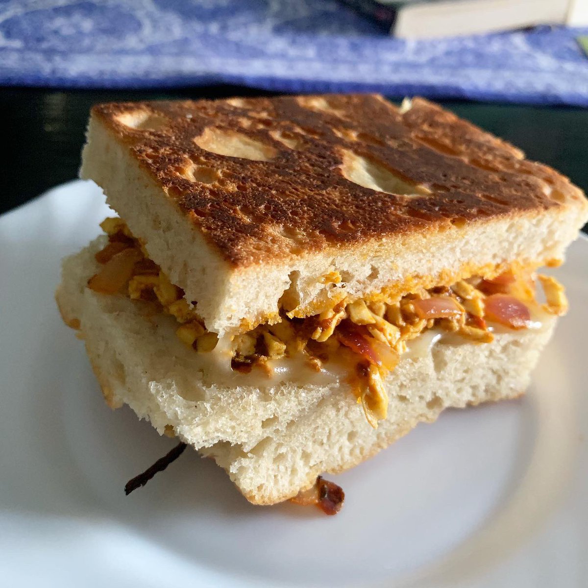 anoosrini's tweet photo. Red onion and rosemary focaccia. Made into paneer masala sandwiches for #kidslunchbox and fresh caprese sandwich as well. .
#AnooCooks #OystersAndLemons https://t.co/XCureZZHvO