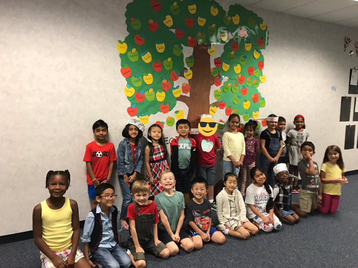 Kinder_Moose's tweet photo. Our class read 6,573 minutes in September! I am so proud of my moose readers! #firsties #meetinggoals @LindseyElem https://t.co/GgA7Gdia5j