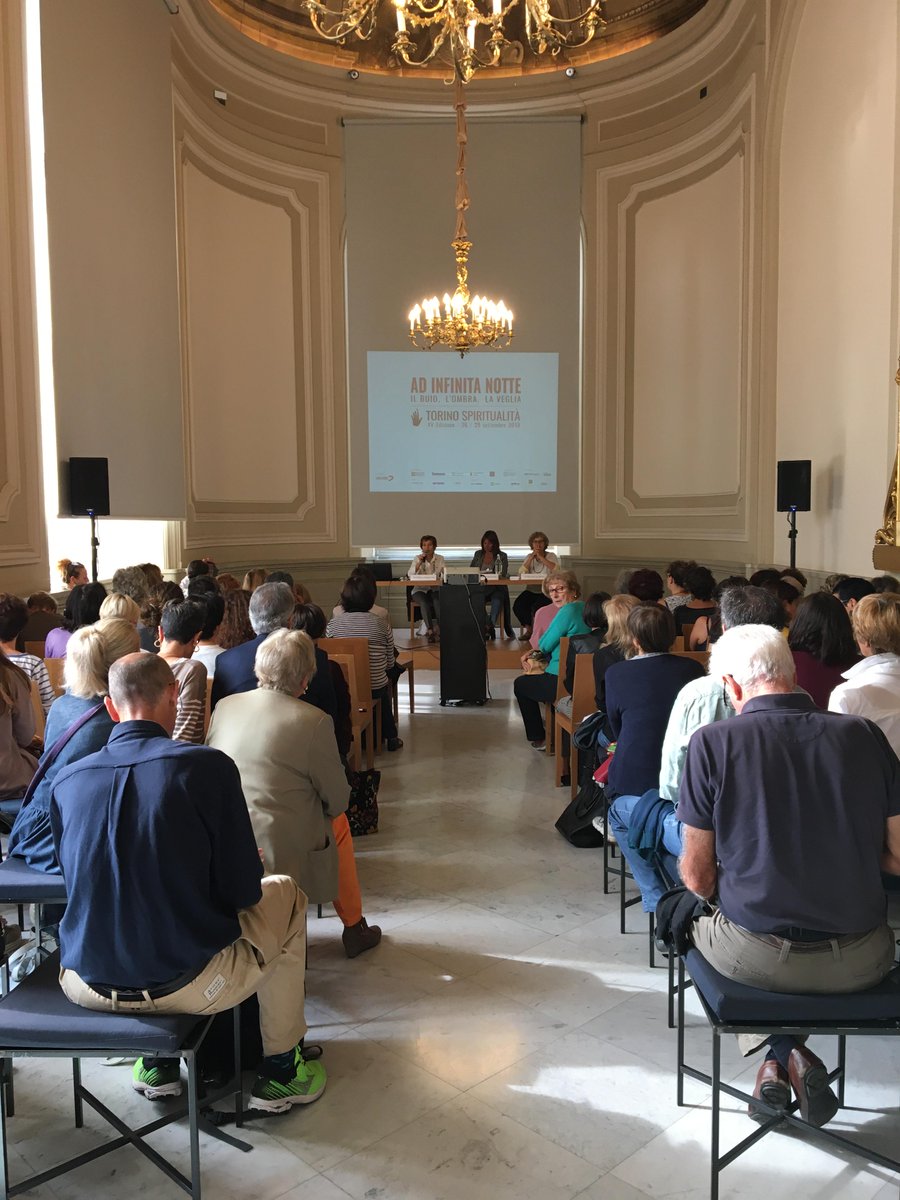 InfoCLM's tweet photo. Ora online tutte le foto dell'incontro "Riprendiamoci la notte", organizzato da CLM e @socletterate nell'ambito di @ToSpiritualita 2019. Una sala al massimo della capienza e un pubblico davvero partecipativo: non potevamo chiedere di meglio!
#ToSp19
https://t.co/zZeRSqFvON https://t.co/0V6JxuhgBN