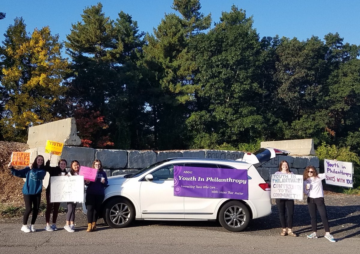 OneABRHS's tweet photo. Youth in Philanthropy members out raising funds for local non-profits over the weekend! #OneAB https://t.co/FnELJpTLPk