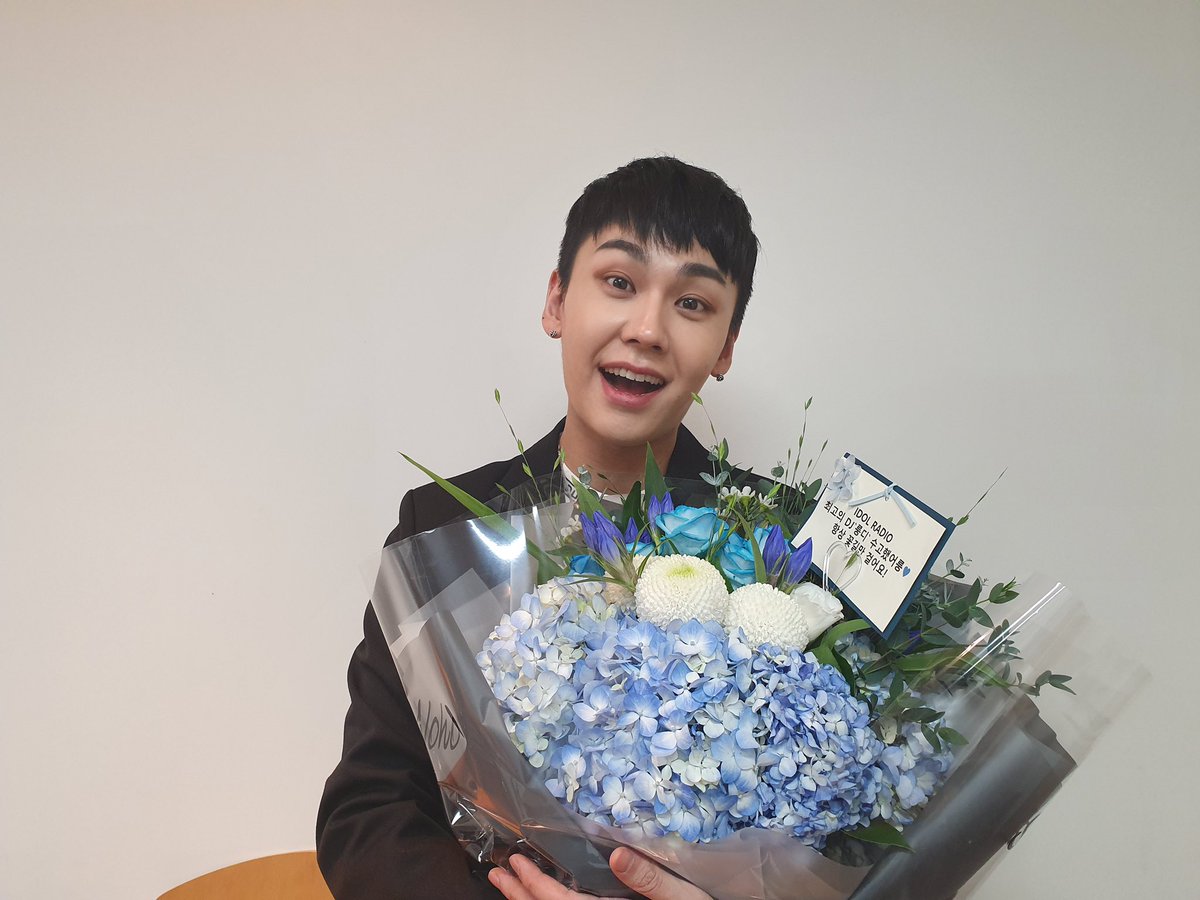 OFFICIALBTOB's tweet photo. [📸] 190930 @ IDOL RADIO 

우리 마음속 최고의 DJ '룽디'📻

앞으로도 꽃길 걸을 비투비 정일훈을 항상 응원합니다! 그동안 함께 해주신 청취자 여러분 너무 감사합니다🙏

룽디 수고했어룽💙

#비투비 #BTOB
#정일훈 #JUNG_ILHOON
#아이돌라디오 #IDOLRADIO
#수고했어요_룽디 #ThankYouRungDi https://t.co/RZvOeKHSPi