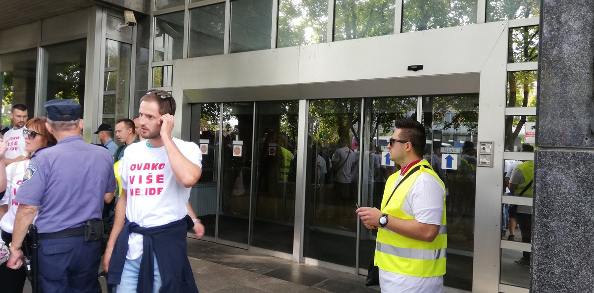 Ministar pravosuđa Dražen Bošnjaković pozvao je predstavnike sindikata na razgovor u zgradu ministarstva. <a href="/hrtvijesti/">HRT Vijesti</a>