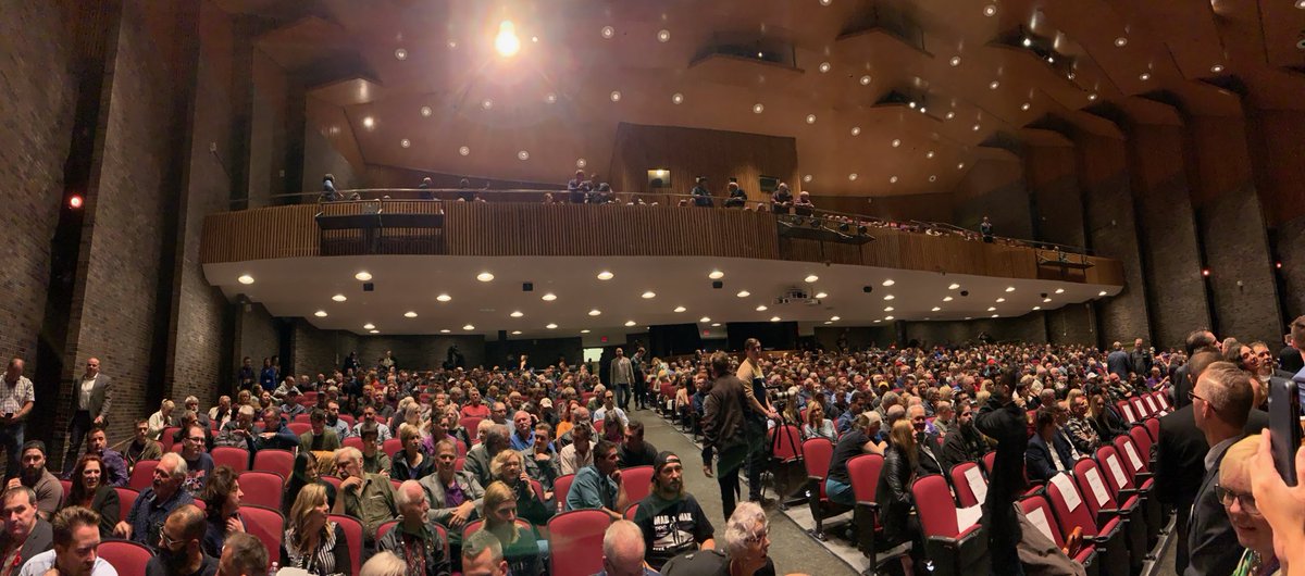 SupportersOfPPC's tweet photo. @CBCNews @justinmowat Here's a photo of the crowd inside @MPACMcIntyre:
@DMillardHaskell reported that when it was over, people didn't want to leave--the energy in the room was that wonderful.
@MaximeBernier @RubinReport @SalimMansurLNC @FPVaughanIII
#FreeSpeechMatters
#CdnsWantMaxIn
#HamOnt https://t.co/iJt5v4X686