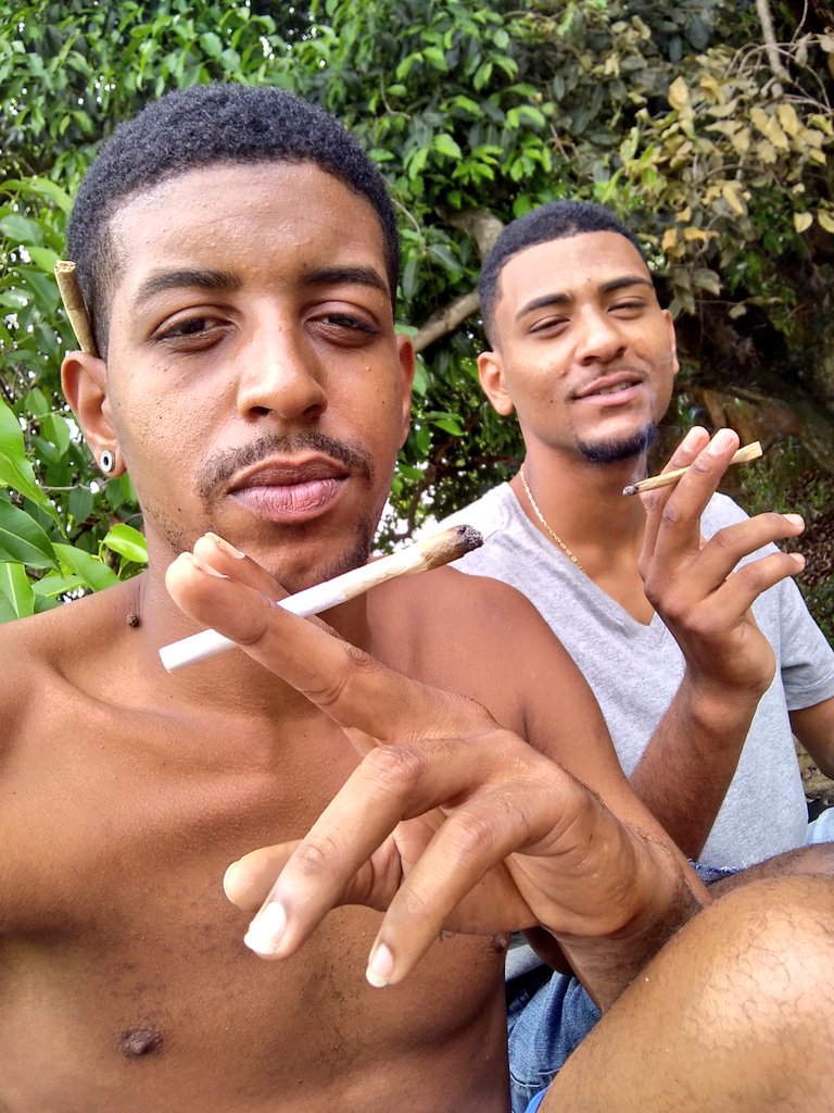 PapaiDaSophia's tweet photo. Ta rolando a forte com o irmão 🎈💨🤞 
#2dafac https://t.co/Khc6rUeXFt