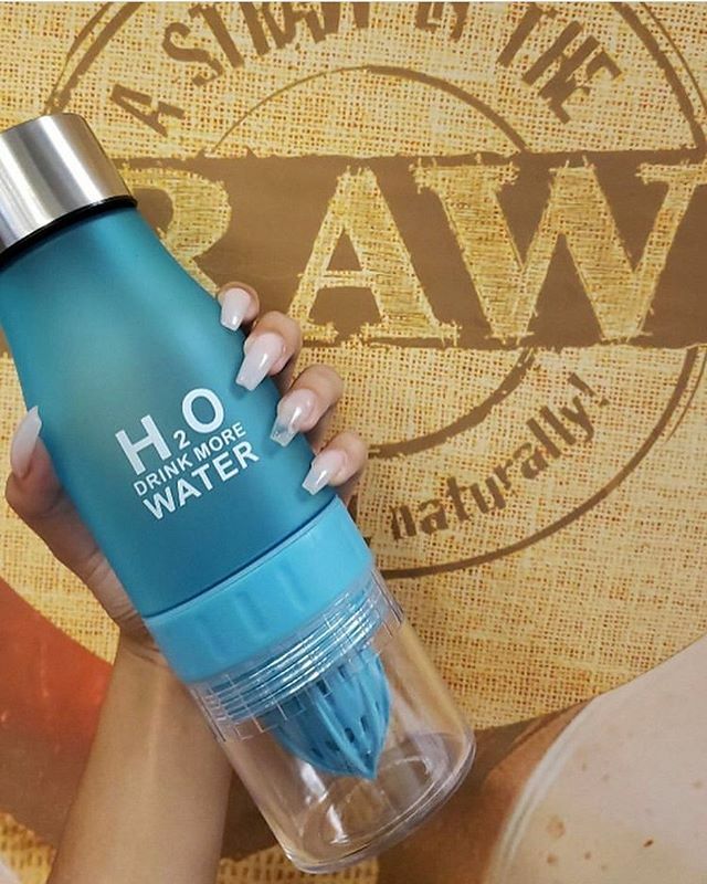theh2obottles's tweet photo. New week new recipes! Join us ❤️😋💧🍋 #detox #detoxwater #detoxjuice #detoxwater #watercommunity #detoxwaterrecipe #detoxwaters #waterbottle #alkalinewater #drinkmorewater #infusedwater #waterinfusion #water #infuserbottle #detoxrecipe #alkalinerecipes #healthyrecipes #healthy… https://t.co/p3IKQwCpai
