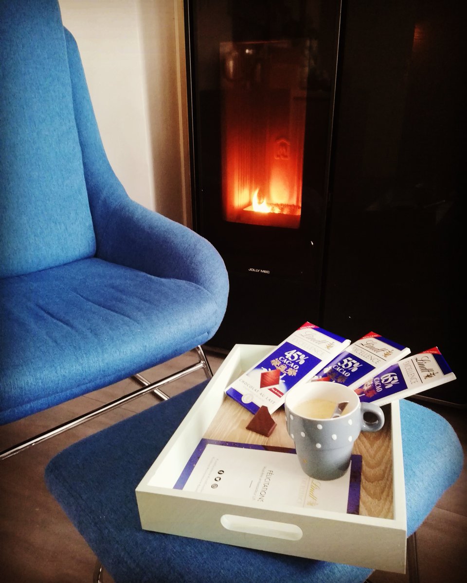 misstif62's tweet photo. Ambassadrice Lindt, merci @sampleo_france 

Quoi de mieux pour débuter l'automne qu'un feu de cheminée, un petit café et le délicieux chocolat lindt excellence cacao ☕🍫😍

#lindtexcellence #lindtexcellencelait #lindtlove #moinsdesucres #plusdecacao https://t.co/C7WnFMtCvi
