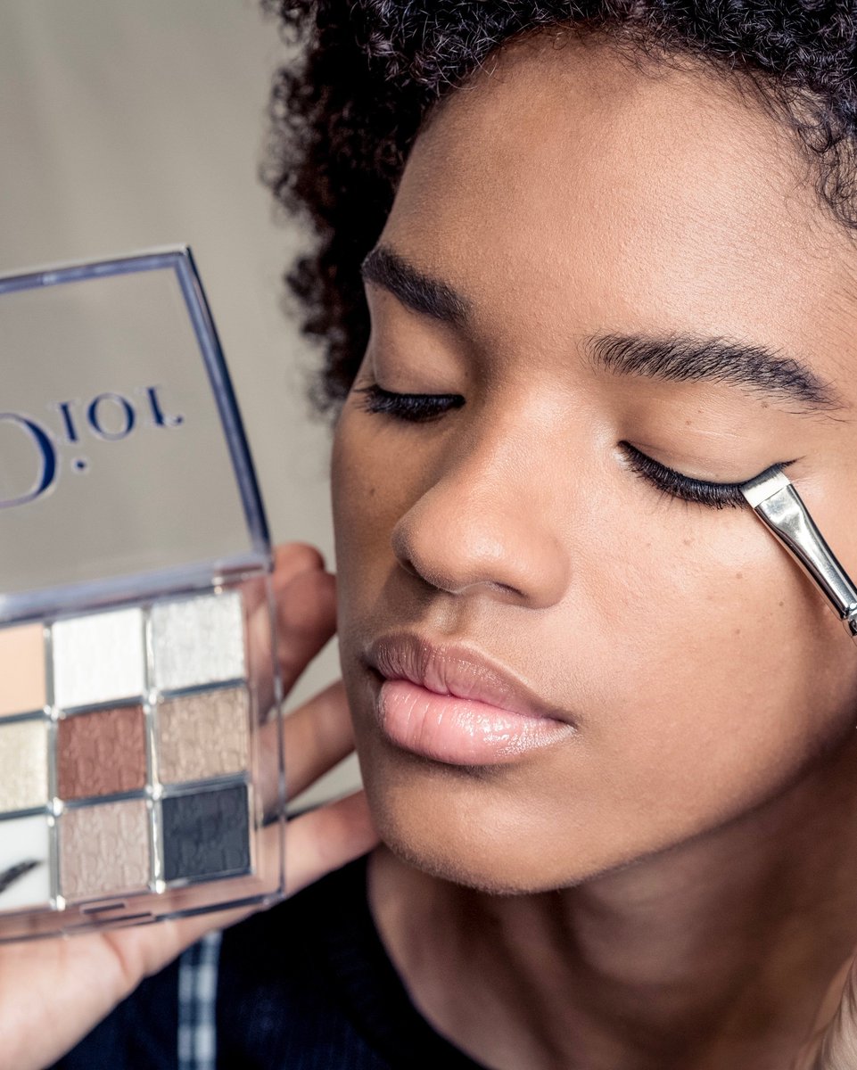 Recollection tvetydigheden St Dior on Twitter: "Luminous complexion and subtly highlighting bright eyes,  here is the makeup look of the Dior Spring-Summer 2020 show! Learn more  https://t.co/7YgNqUdxT4 #diorss20 #diormakeup https://t.co/gbNrXmyNy2" /  Twitter