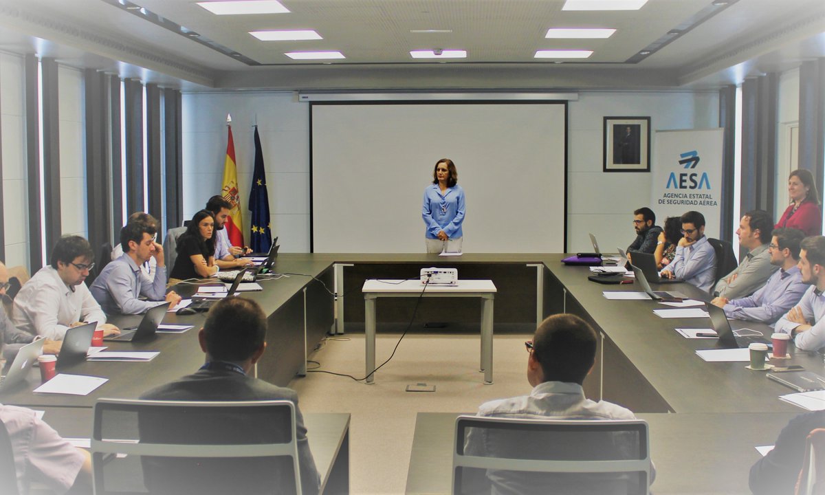 AesaSpain's tweet photo. #FelizLunes, la directora de @AesaSpain, Isabel Maestre, inaugura la reunión del Consorcio Europeo de I+D #SafeClouds, financiado a través de #Horizonte2020, en la que destacó la importancia de los datos para la seguridad y el enfoque preventivo.
#SafetyFirst https://t.co/693qGHkK2L
