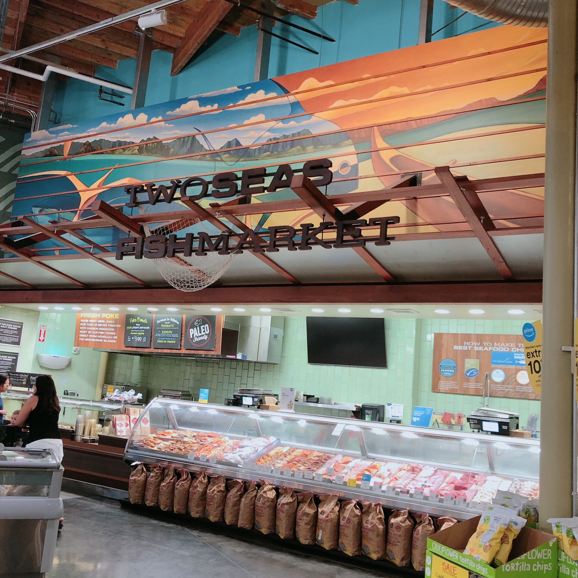 たくみん 遊部の釣部 ハワイでは 釣具屋にも釣り餌はなく スーパーでエビや魚やイカなんかを買います カイルアのホールフーズマーケットがエサの調達に最高でした アク カツオ のポキが アタリバンバンでて楽しい T Co P04z2iagn6 Twitter