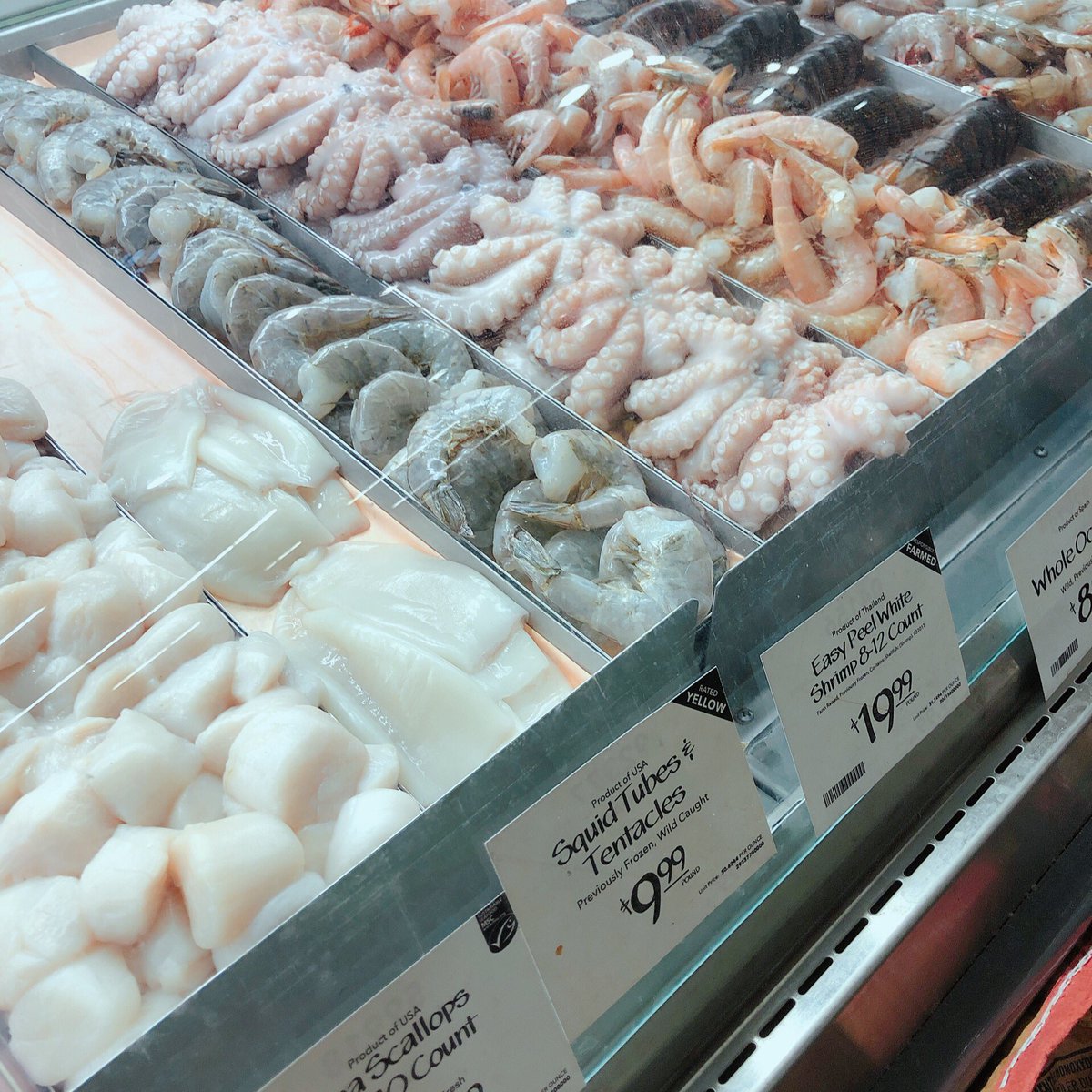 たくみん 遊部の釣部 ハワイでは 釣具屋にも釣り餌はなく スーパーでエビや魚やイカなんかを買います カイルアのホールフーズマーケットがエサの調達に最高でした アク カツオ のポキが アタリバンバンでて楽しい