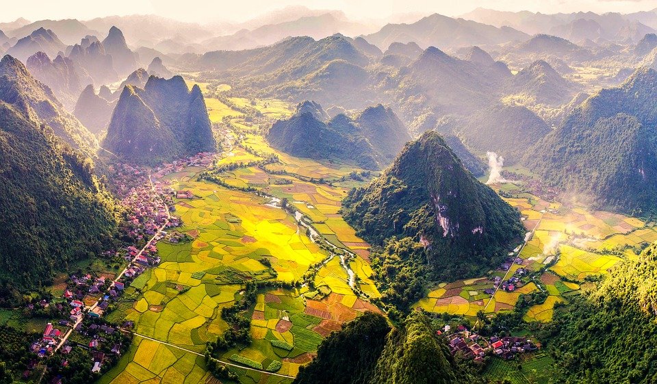 Mosquito_Alert's tweet photo. Cuenta la leyenda que en Vietnam vivía un modesto agricultor llamando Ngoc Tam que se casó con Nham Diep. Ambos jóvenes eran pobres, pero gozaban de salud y parecían destinados a gozar de la felicidad de una vida rural. https://t.co/1Gz1ToSQR9