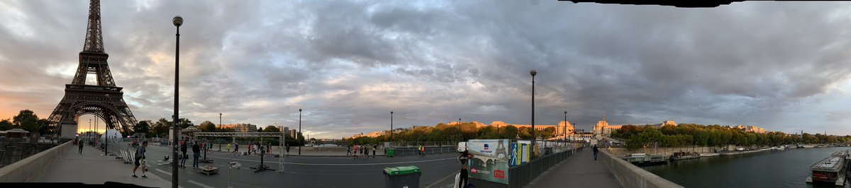 MathBolt's tweet photo. Vue panoramique de la Tour Eiffel juste avant le #parisversailles #LaGrandeClassique https://t.co/9QPnIPqGuy