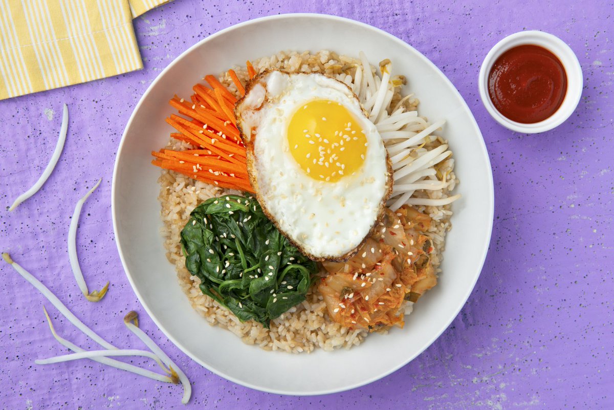 Why go out to eat when you can make restaurant-quality #dinner at home? Try our Quick #Bibimbap tonight: bit.ly/2nROwUM