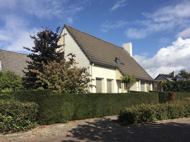 Fijn #huis #TeKoop op:

De Weertjes 1024 in #Wijchen 

Grote vrijstaande #woning voor senioren of gezinnen. Slaapkamer en badkamer op de begane grond, aparte #kantoorruimte en een oprit voor 3 auto’s. Aan een rustige straat vlak bij het Wijchens meer en het centrum. Info? Bel ons