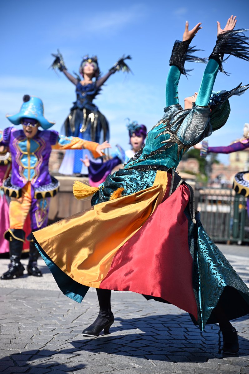 フェスミスの緑のダンサーさんの衣装がどストライク 動くと綺麗に