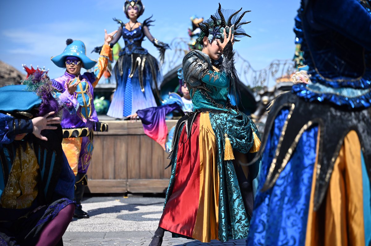 フェスミスの緑のダンサーさんの衣装がどストライク 動くと綺麗に