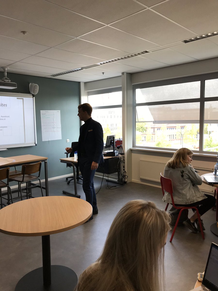 Oud student Daan Damink heeft bij de RAI gewerkt en nu bij het OKURA HOTEL Amsterdam. Vandaag Gastspreker bij onze 1e jaars studenten. 
IK WORD OVER 3 JAAR FACILITAIR LEIDINGGEVENDE? 
#alumni #facilitairewerkveld