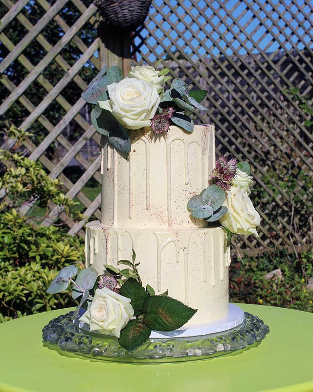 Cocoaandflour's tweet photo. The best part about making cakes is being a part of special occasions and celebrations. 
This beautiful wedding cake was for one of my oldest friends and I was so happy to be back in Wales to be present on such a special day of love.
It also happens to be one of my favourite… https://t.co/jmvImKzzOA