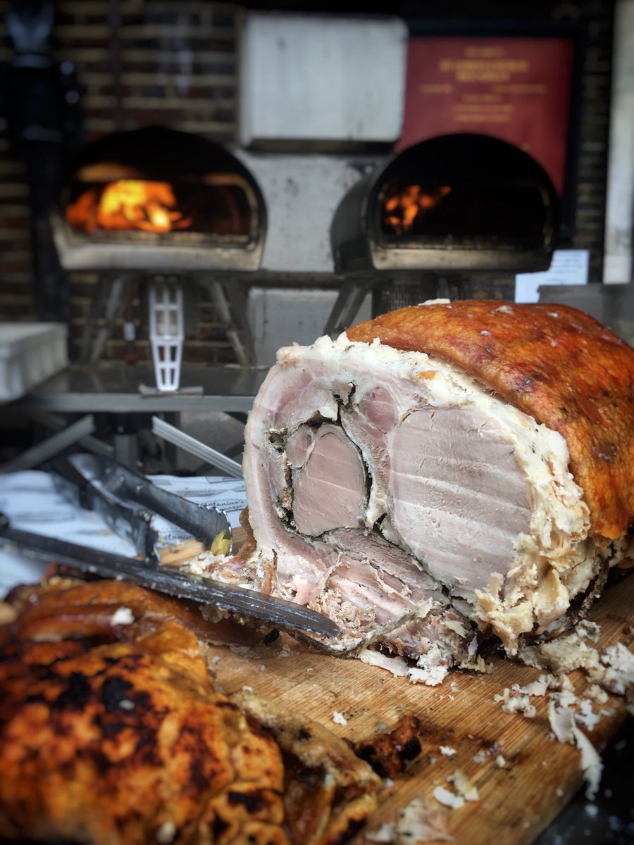 #panuozzo and much more at <a href="/StJPiccadilly/">St James's Church, Piccadilly</a>. Find the only best quality traders and fresh #globalfood every Monday and Tuesday 🌮🥙🥟🍤 <a href="/Streetzine/">Streetzine</a> #Piccadilly #londonislovingit #streetfood #londonstreetfood