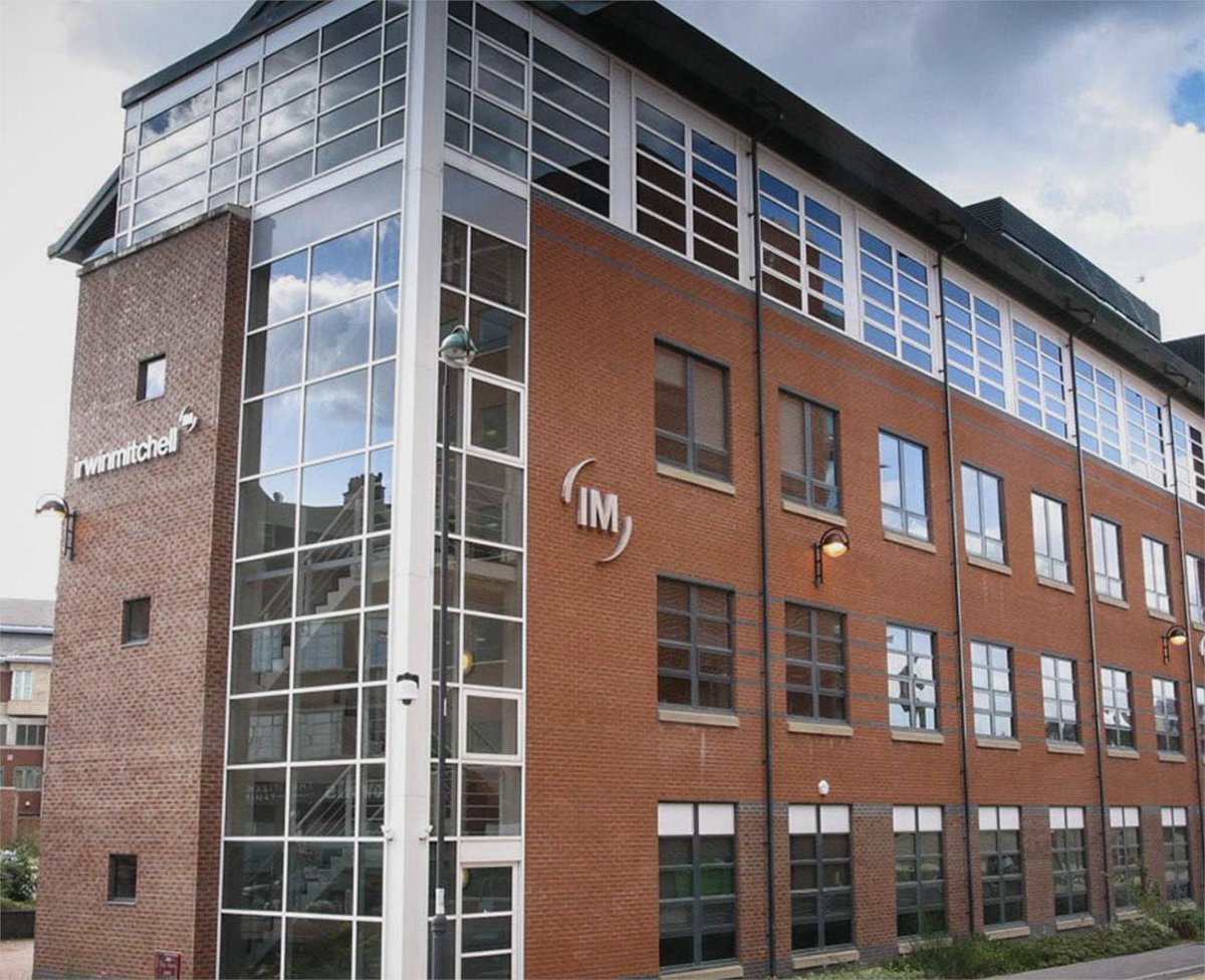 Manufactured with a polyamide thermally broken profile for enhanced energy efficiency, Fenster's #TiltandTurn windows are the clear answer to combine durability and style at the same time.  fensteruk.net/windows/tilt-a…