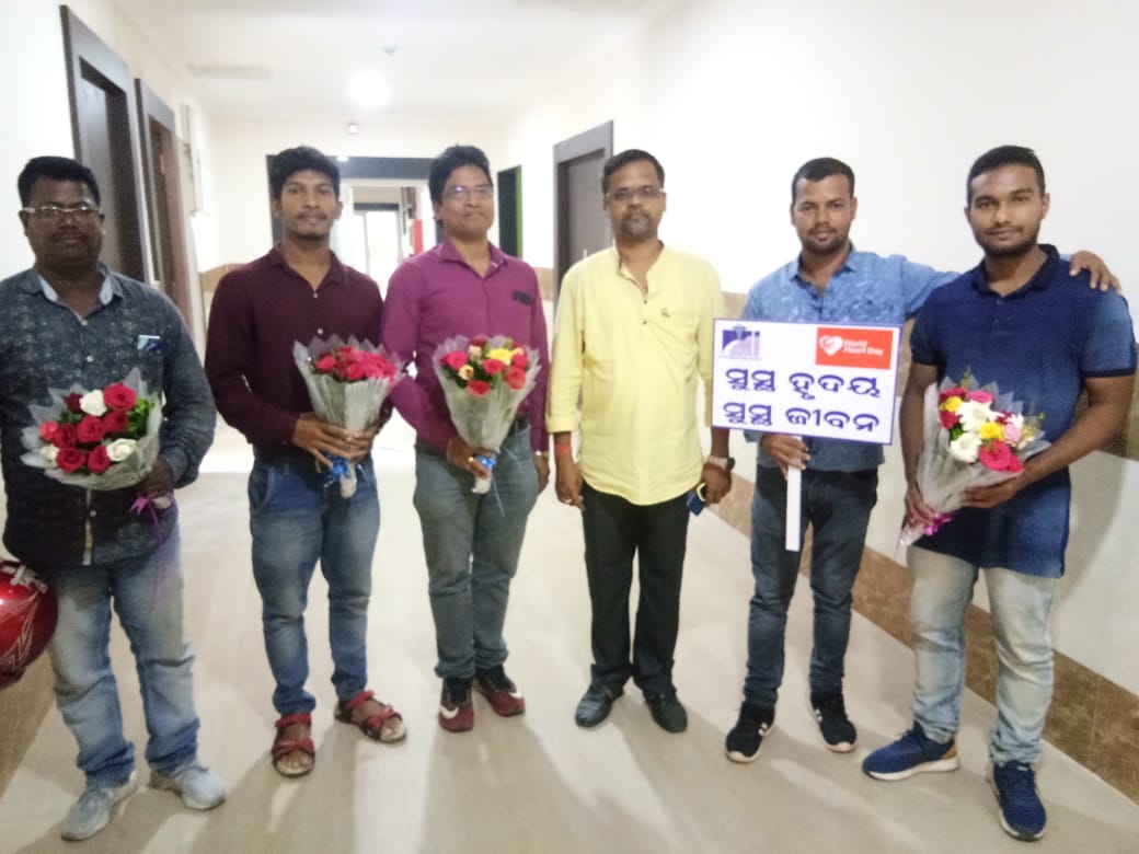 AmanChhatria's tweet photo. On the occasion of World Heart Day Satya Seva Trust felicitated by Hi-Tech Group of Institutions.
In this program Dr.Satyapira Padhan Daa ,CA Pradeepta Kumar Sahoo sir and Dr. Chittaranjan Sahani sir inspired us by their great speech.

#SatyaSevaTrust
#WorldHeartDay https://t.co/v1aISp6Y4p