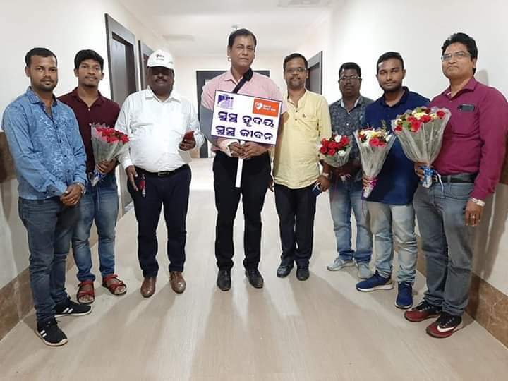 AmanChhatria's tweet photo. On the occasion of World Heart Day Satya Seva Trust felicitated by Hi-Tech Group of Institutions.
In this program Dr.Satyapira Padhan Daa ,CA Pradeepta Kumar Sahoo sir and Dr. Chittaranjan Sahani sir inspired us by their great speech.

#SatyaSevaTrust
#WorldHeartDay https://t.co/v1aISp6Y4p