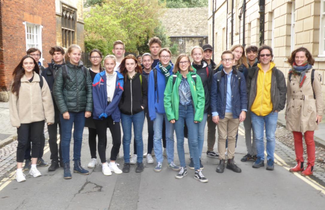 BromsSchool's tweet photo. A group of seventeen pupils and two teachers from Gymnasium Hermannswerder visited #BromsgroveSchool last week.
Despite mixed weather, everyone had a good time, new friendships were made and English and German were practised.
#BromsML #ModernLanguages #ExchangeTrip https://t.co/4H0nvNh5Pv