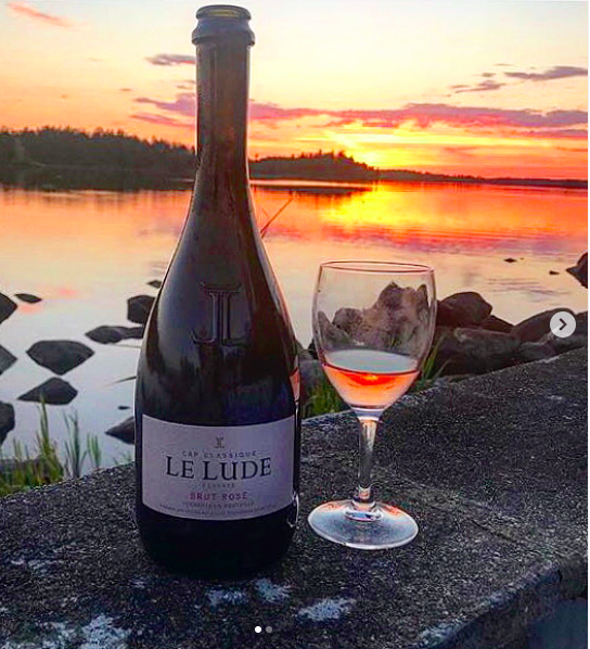 Le Lude travelled all the way to Sweden to share its sparkle! ✨✨

#bubbly #SASparkling #MCC #cheers #Sweden #LeLude #bubblyalltheway #SASparklingWine #Championships2019 <a href="/LeLudeMCC/">Le Lude CapClassique</a>