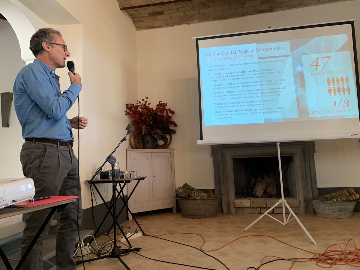 PaulKinds's tweet photo. @PaoloGuglielmin @Alessandrogra10 @PwC_Italia @Gargafra @Gargafra Il Capital Project&amp;Economics ha le competenze per servire clienti pubblici e privati @PwC_Italia #PwC_CP&amp;E2019 https://t.co/pbGfVmIWjI