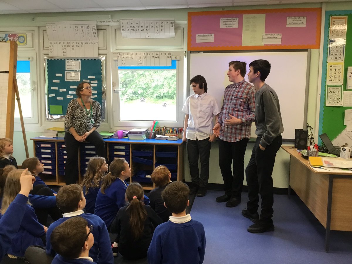 HowdenStAndrews's tweet photo. The S4 pupils here on work experience have been answering our P6 and P7 questions about High School. #highschoolready #superquestions #superanswers #howdenhealthymindsweek https://t.co/CfizuelKRy