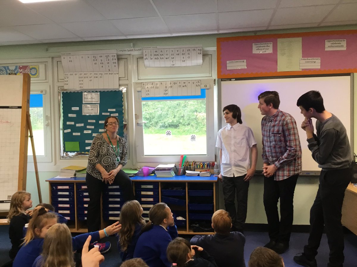 HowdenStAndrews's tweet photo. The S4 pupils here on work experience have been answering our P6 and P7 questions about High School. #highschoolready #superquestions #superanswers #howdenhealthymindsweek https://t.co/CfizuelKRy