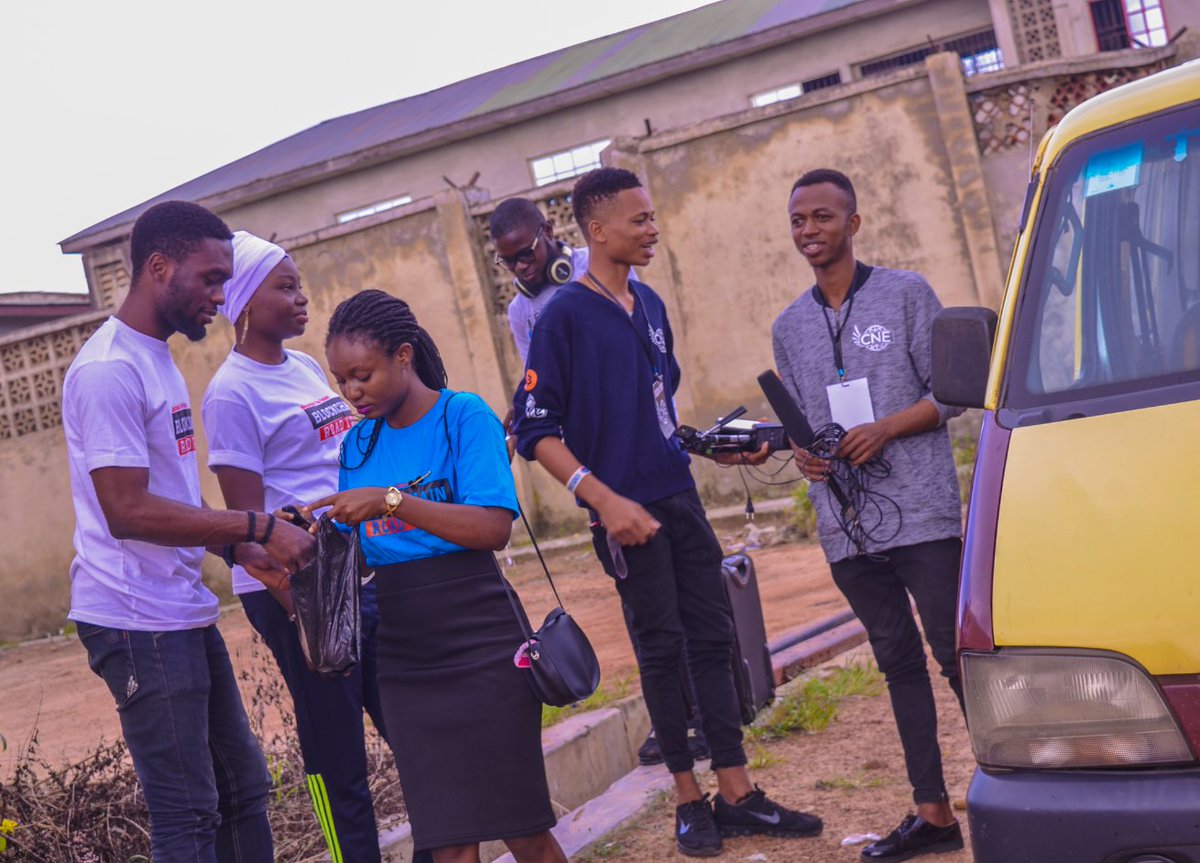 Bookoons tweet media