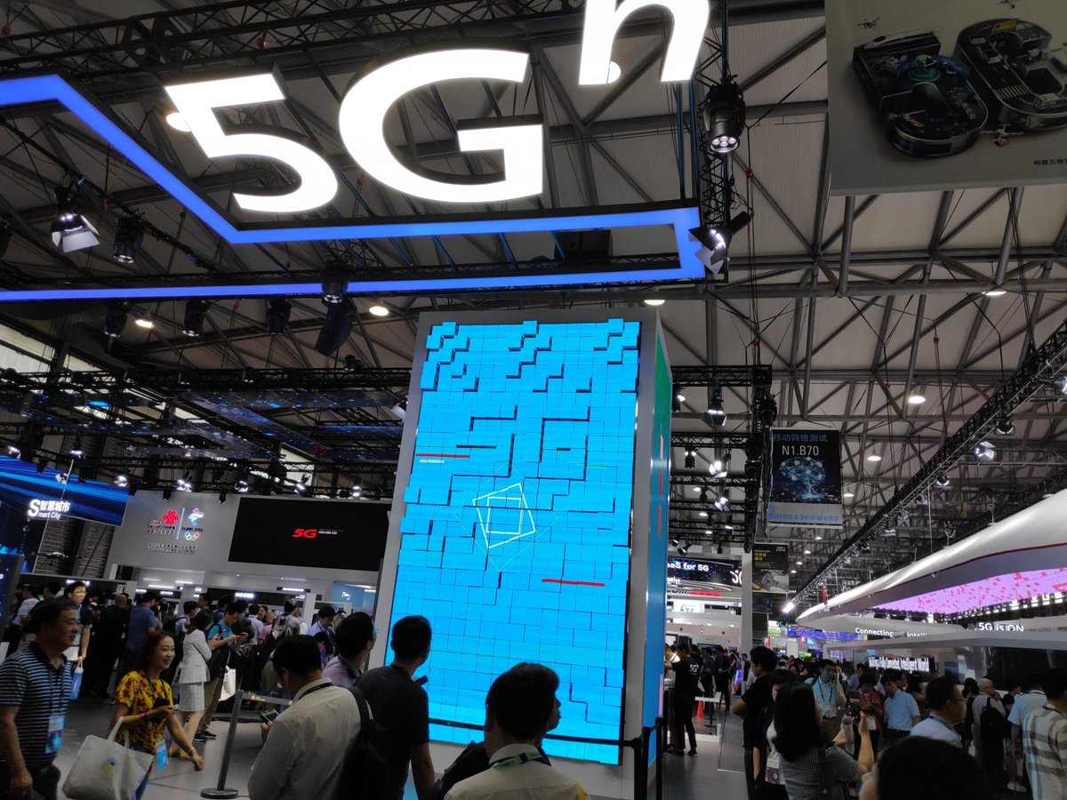 ians_india's tweet photo. #Huawei's sub brand #Honor is reportedly readying its #V305G smartphone which would sport a punch hole display, similar to what we saw on the #HonorV20 also known as #View20 in the global market.
Photo: IANS https://t.co/4IvIhwG01x