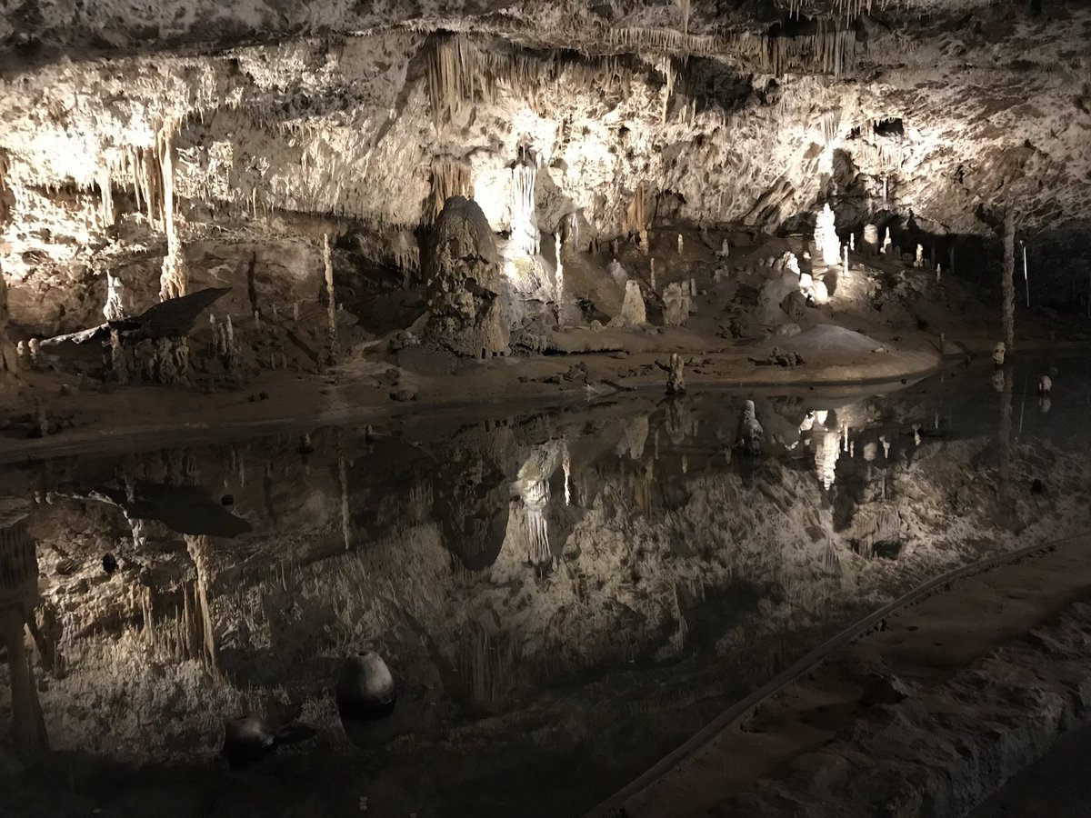 Berankova_CT's tweet image. Víte kdy byly objeveny Punkevní jeskyně? Letos na podzim je to přesně 110 let, co se podařilo lidem kolem profesora Karla Absolona proniknout do prvních prostor. Tím započali etapu objevných a zpřístupňovacích prací mezi propastí Macochou a vývěrem Punkvy. #Punkevníjeskyně #objev