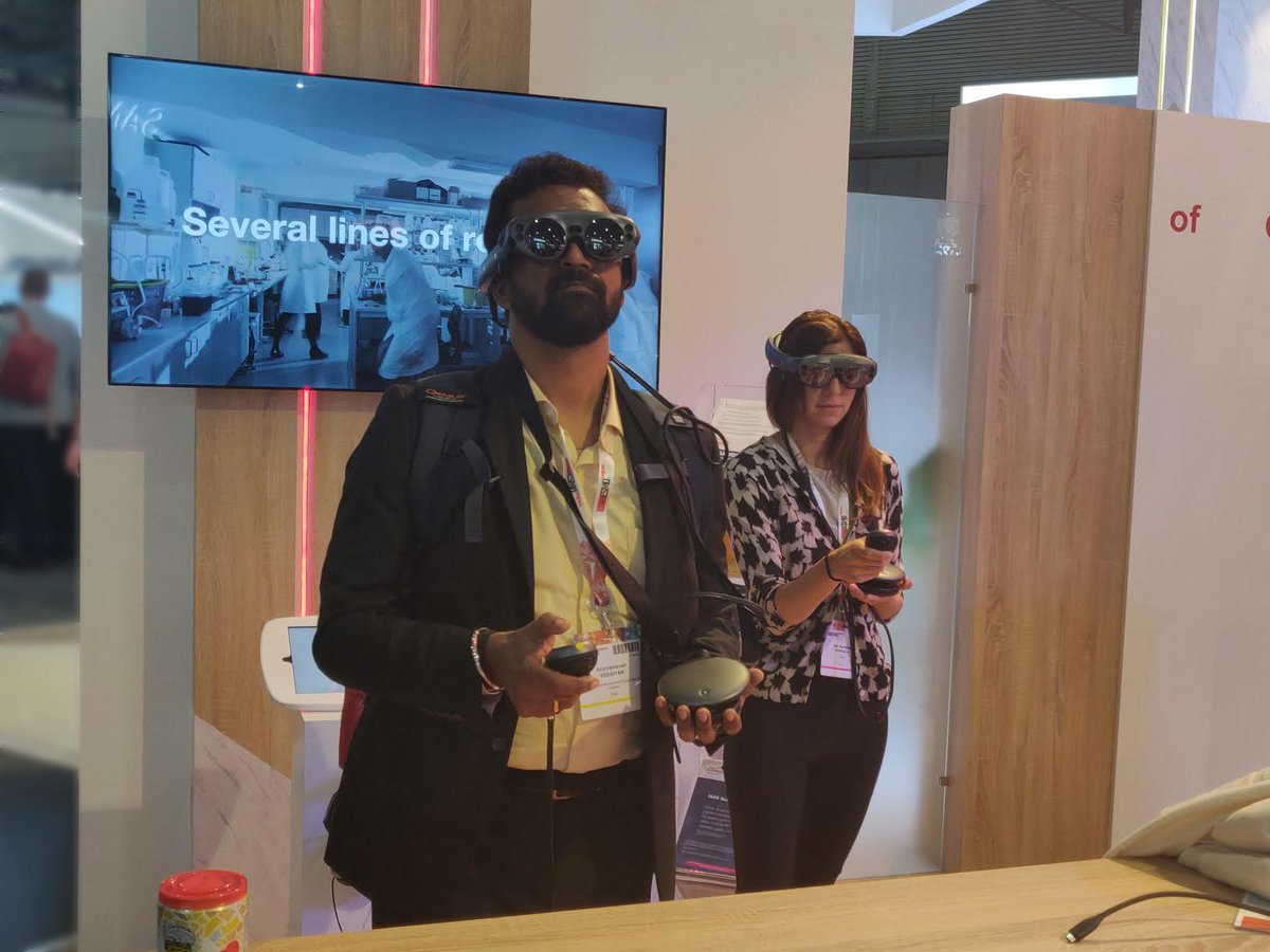 Nous sommes fiers de présenter l’une des 1ères applications santé en réalité mixte développées sur Magic Leap avec <a href="/Servier/">Servier</a> au congrès de l’ESMO pour expliquer le mode d'action et les caractéristiques d’un traitement ! 😎
#MagicLeap #MixedReality #ESMO19 #hcsmeufr #RéalitéMixte