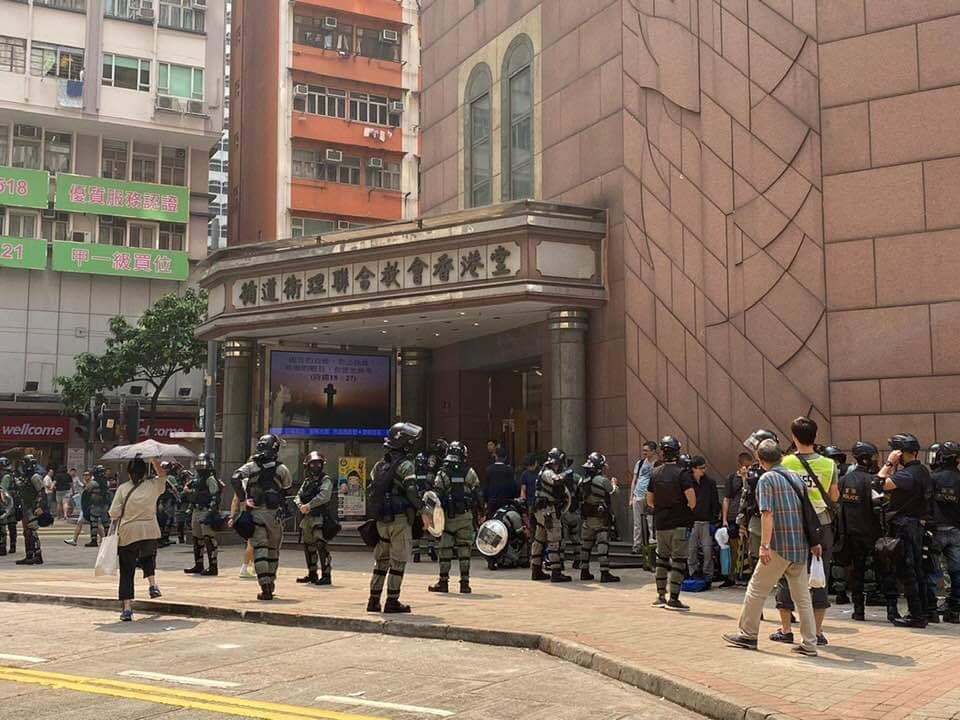 FFreehk's tweet image. Yesterday a church at Hong Kong which using open for pubic to have rest during protest , were surrounded by police. No one feeling safe but only feel it is a threaten message . #standwithhongkong  #standwithchristian