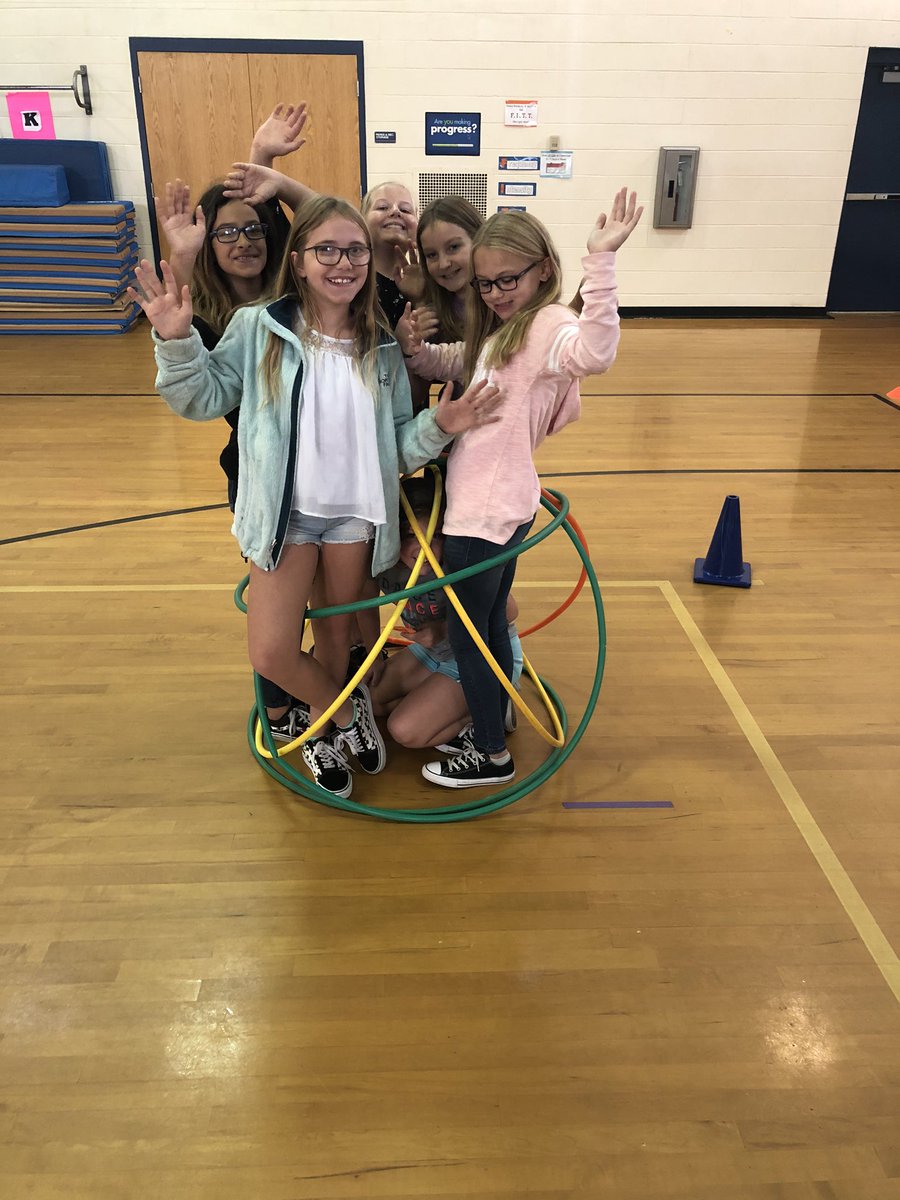 Mr_Wise_Man_PE's tweet image. W😯W! I awarded bonus points for more than 3 people inside the Hula Hut House, and look at this #genius #engineering and #STEAMWORK #TEAMWORK #OneCCPS #HulaHutChallenge 7 people! #PE #PhysEd @CCWellsElem @ccpsinfo