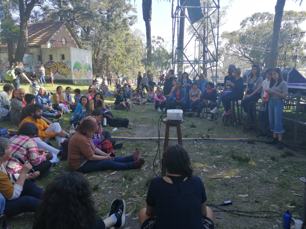 Gracias a todes quienes nos acompañaron ayer en el <a href="/viva_uy/">Viva!</a> tanto las compañeras de las diferentes colectivas Uruguayas como las del exterior y a  todas las feministas del FA que nos juntamos para organizar esto, vamos por MÁS FEMINISMO Y MÁS FRENTE AMPLIO 🔴🔵⚪💜