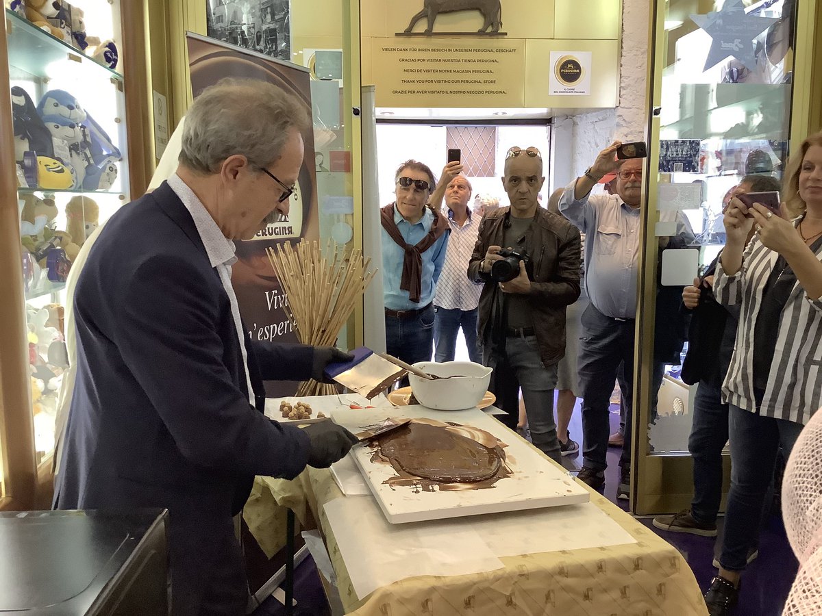 mimar2000's tweet photo. @ospedaleperugia si integra con la città condividendo eventi 

20 anni di attività del negozio #Perugina 
https://t.co/5FTYqweu1m @CucchiRiccardo @SPanzolini @monicascapin77  @Edorsi53 @ElioClero @RobertoRenga https://t.co/bZlJqnAt8t
