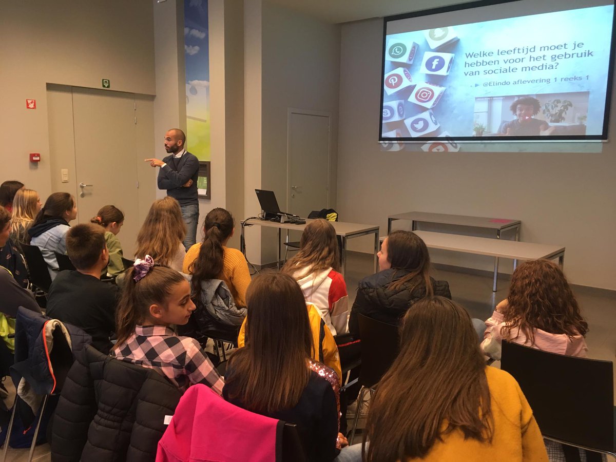 De leerlingen van het eerste jaar hebben een speciale week. Er zijn afwisselend zeeklassen en projecten. De projecten bevatten: omgaan met sociale media, kranten in de klas, instaptoetsen van wiskunde, sociale vaardigheden, Diataaltesten en digitale leerplatvormen.