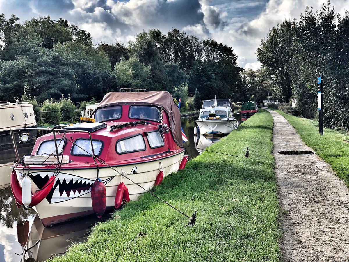 Canal_Boat tweet picture