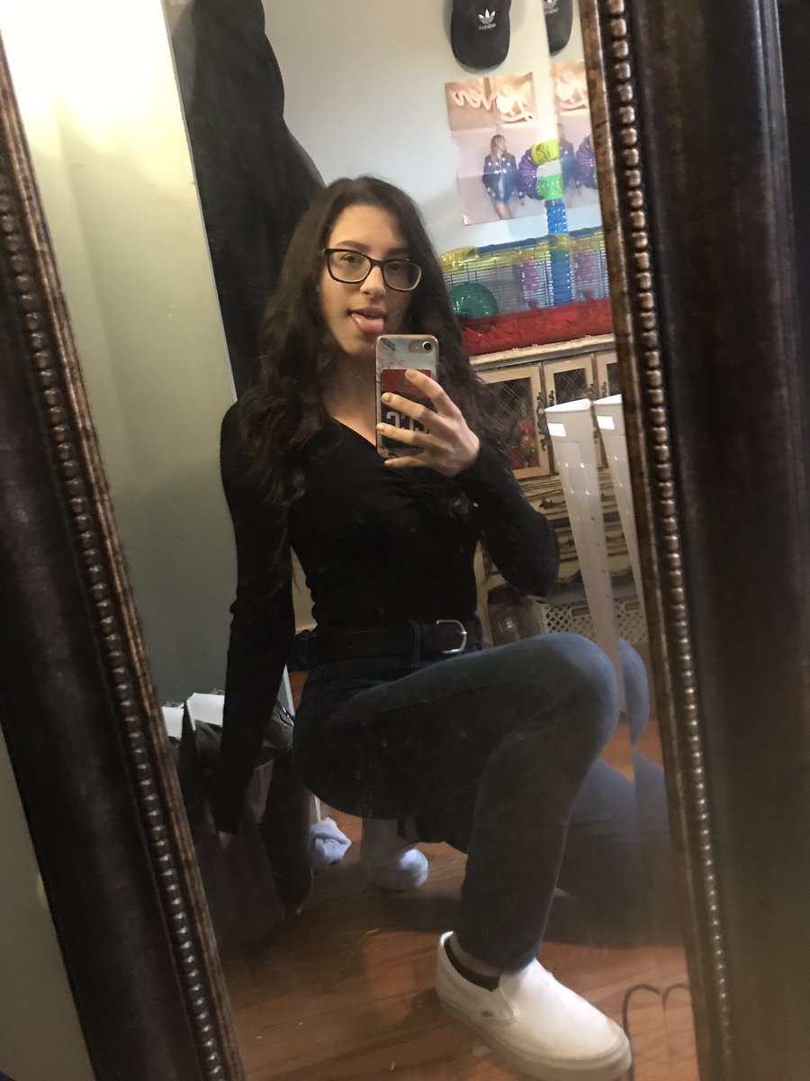 ladygagaforev11's tweet photo. SCHOOL VIBEN 🏳️‍🌈📚 #ClassReady #College #GayGirl https://t.co/hiWww0bNtz