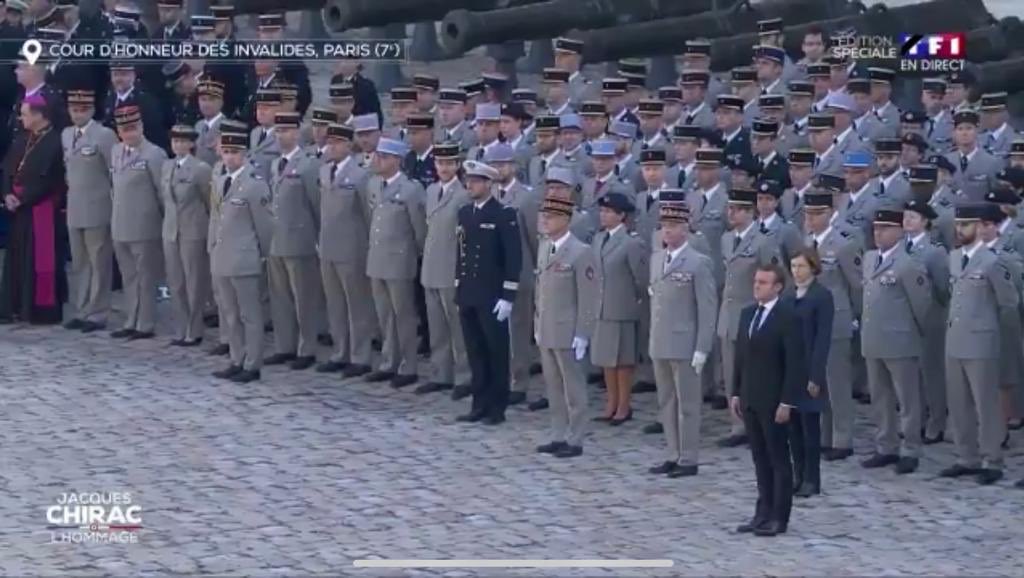 Siege_Anrat's tweet photo. Une délégation de #reservistes de l’Armée de Terre était présente ce matin à l’hommage du président #JacquesChirac lui même ancien officier de réserve et #ORSEM
#deuilnational https://t.co/JpK8DhyelR