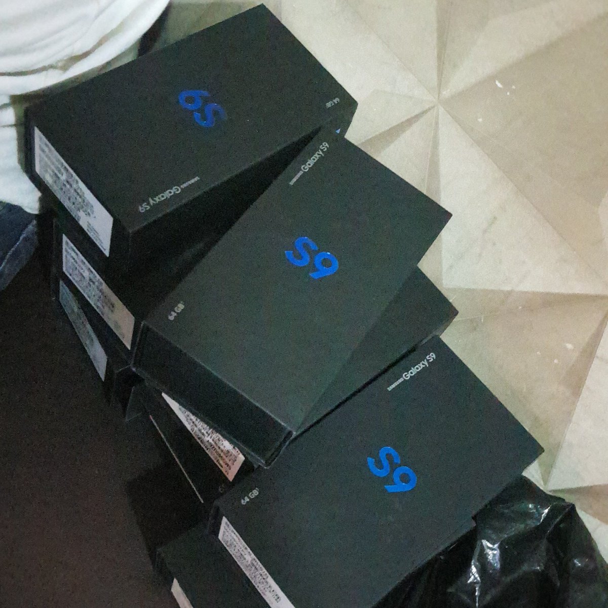 Diamond_gadgets's tweet photo. Hello, 
I sell Apple iPhones Devices 
I sell Samsung Devices
Help me retweet, my customers might be on your TL ❤️ 🙏 https://t.co/JKqdZN7bJh