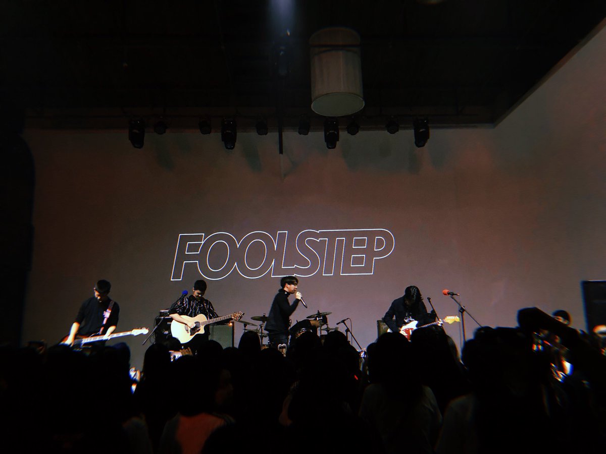 FoolstepA's tweet photo. - FOOLSTEP 29.09.19  -

@TwinMic 
@BSittawee 
@markkksvp 
@Twin_MAC_MM 
@Tang_Chaiyakorn 
@foolstepband 
#Fools
#FoolStep
#FoolStepTears
#FoolStepBand
#FoolStepInYourArea 
#FoolStepArea1stAnniversaryPartyWithFools https://t.co/dgi9oFx26b