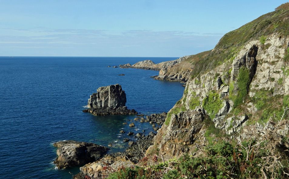 Lon_Unattached's tweet photo. Visiting Sark for the Opera Festival and more - the making of a modern Seigneur #sarkisland #channelislands #secretescape @OperaSark @SarkHotel @Sark_Island https://t.co/tR7h5LNkqg https://t.co/WkveK4XjO9
