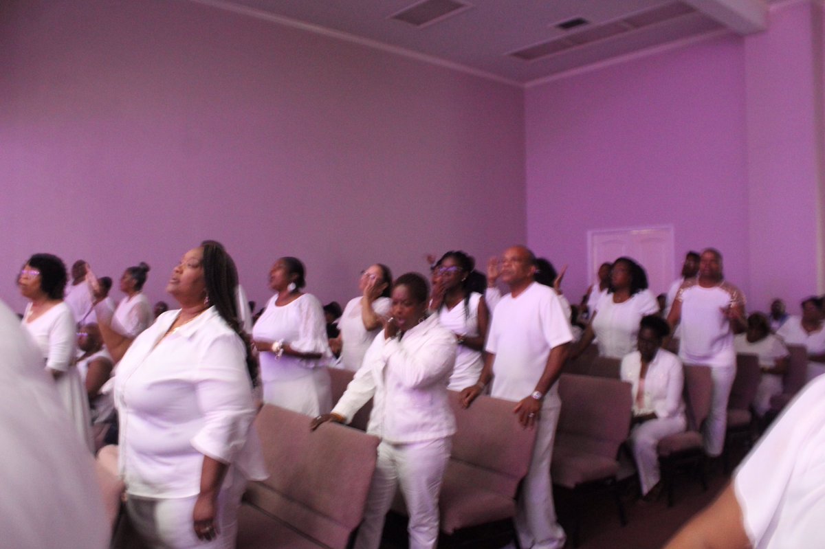 RicardoHandy's tweet photo. Awesome #ConsecrationService on yesterday! The entire family came together. MICPLAQ @mtzionmic & MICBR @mtzionmicbr! We promised that if U gave us your prayer request, we would handle it from there. We fulfilled our promise, ITS HANDLED!!!! Thanks to Elia Anthony for the picture. https://t.co/Iq817Wwzkd