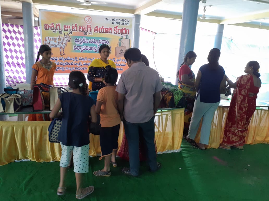 KakatiyaSandbox's tweet photo. A unique experience of handcrafted articles manufactured by fine artisans in Nizamabad, Karimnagar and Nalgonda Dist. Navodyami exhibition provides an unparalleled marketing channel for the products manufactured by the artisans.
#Navodyami
#Micro_Entrepreneur
#Kakatiya_Sandbox https://t.co/BjPxHLHu2b