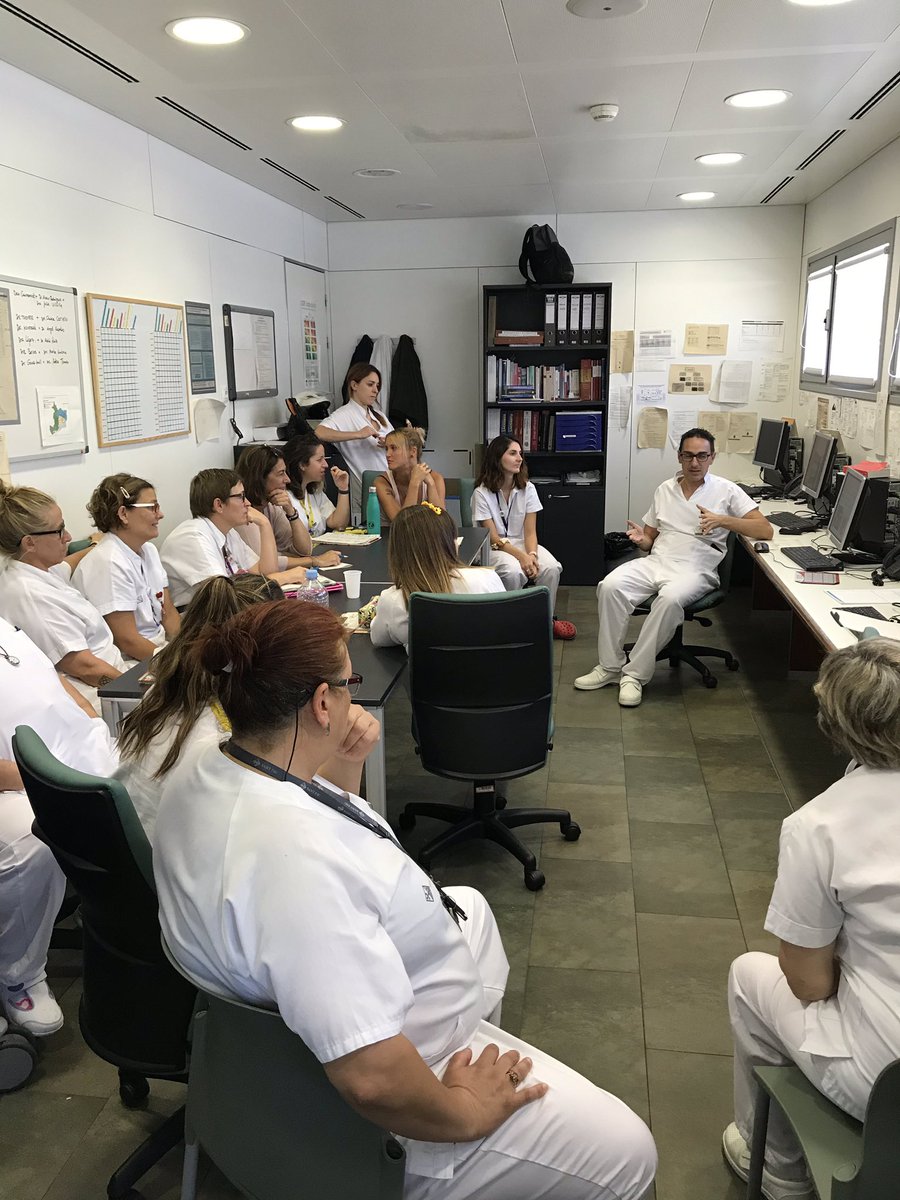LacuevaMaria's tweet photo. La importància del control telemètric a la sala d’hospitalització de @CardioSantPau. Moltes gràcies @Daniel_Majo per la sessió @HospitalSantPau #orgullB3 #orgullstpau https://t.co/dDpYxDyyGH